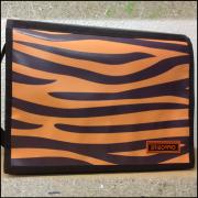 Tasche Chamäleon mittel Plane Zebra orange-braun