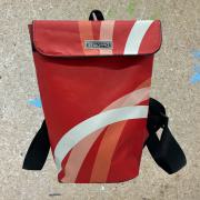 Rucksack mittel Gebrauchtplane - rot-weiss