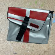 Messenger Bag Urban Life Barca - Gebrauchtplane silber-rot