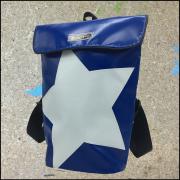 Rucksack mittel blau mit Application Stern